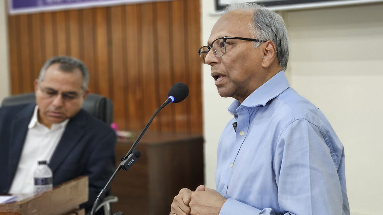 তত্ত্বাবধায়ক সরকার থাকলে গণতন্ত্র রক্ষা সম্ভব: ড. মাহমুদুর রহমান